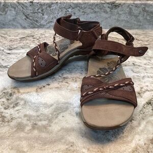 Merrell Women's Brown Comfort Braided Strap Sandals - Q FormVioletta Bracken